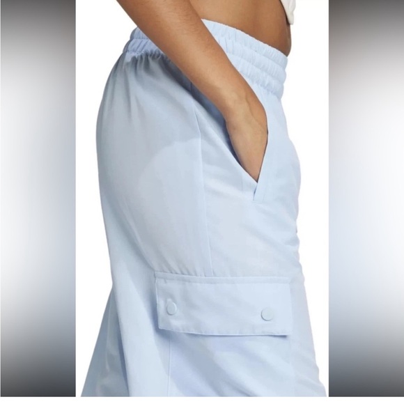 adidas Originals Essentials Woven Cargo Pants. Size XL. MSRP $75 - Picture 4 of 17